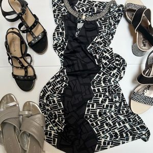 Sleeveless Poly Dress graphic black /white silver graphic boho tunic size M
